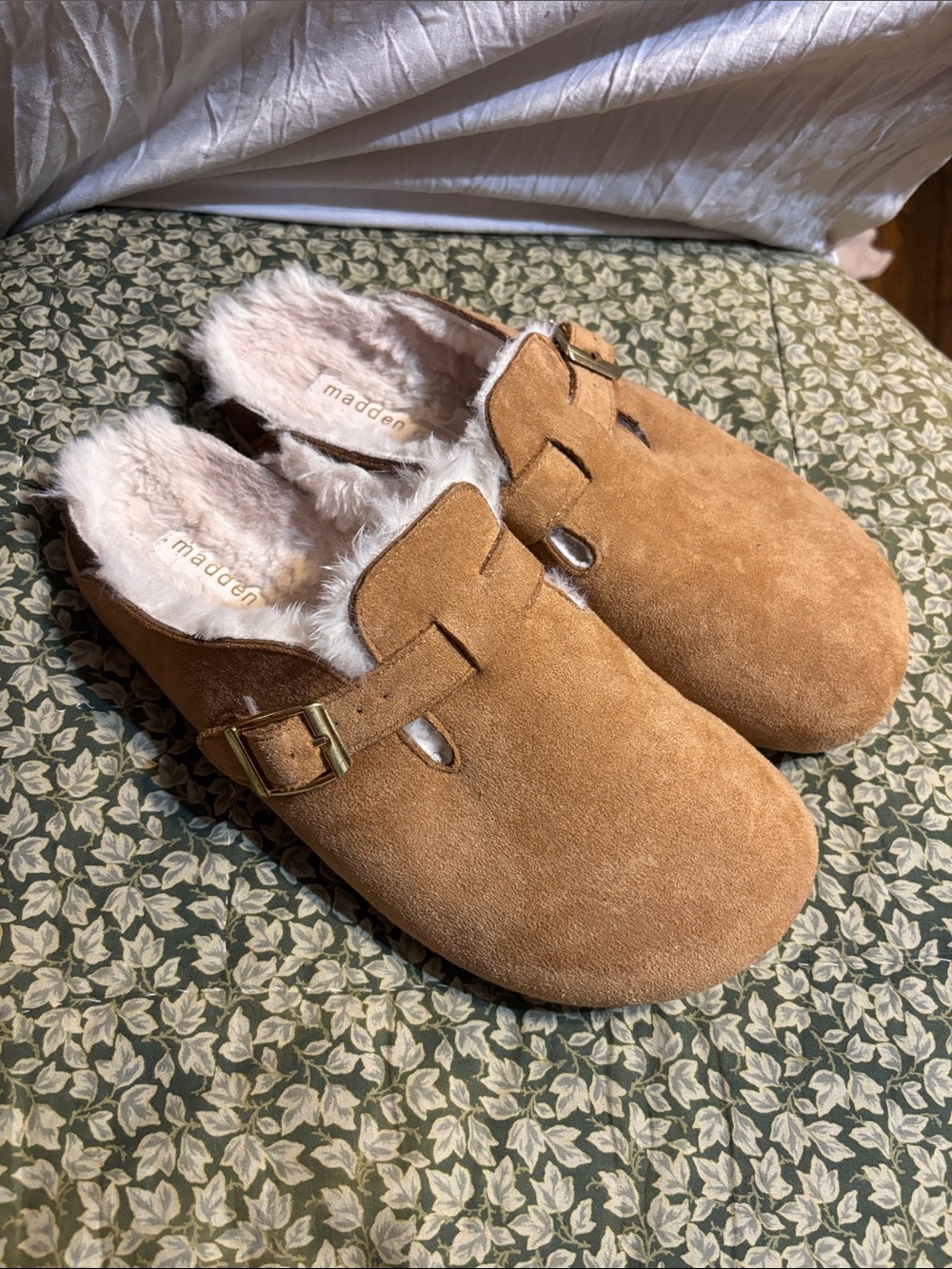 Madden Girl womens Tan Suede Faux-Fur Lined Clogs